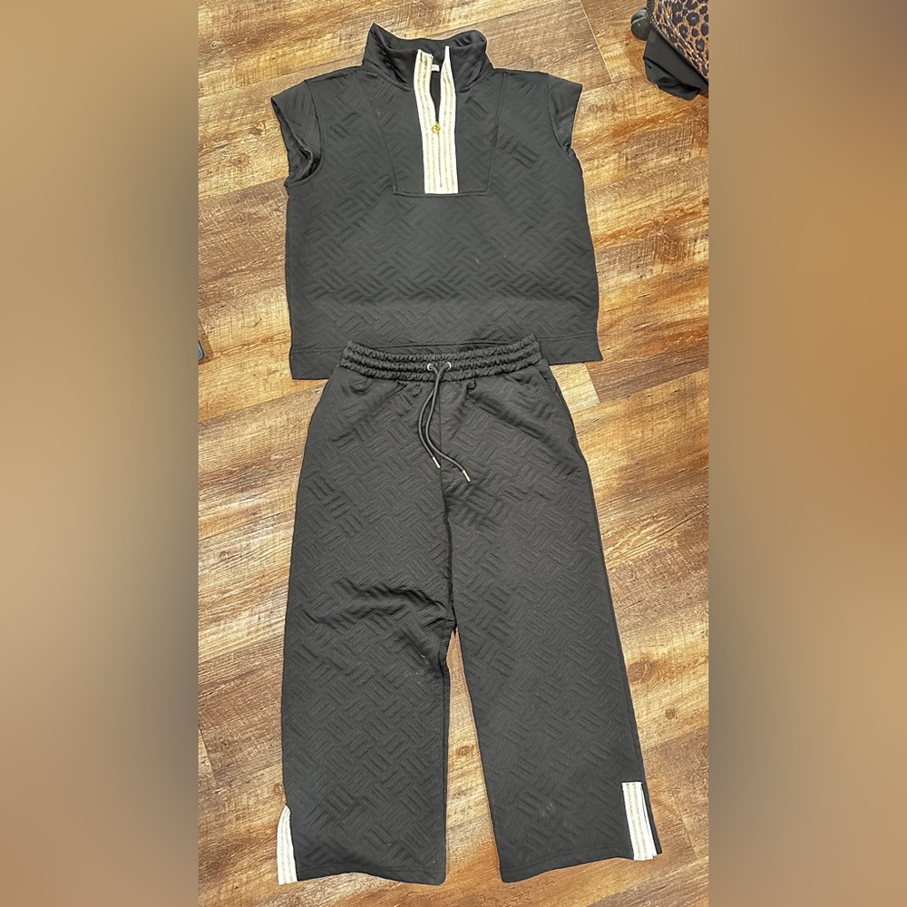 Quilted Black Sleeveless Pullover & Wide-Leg Pants Set